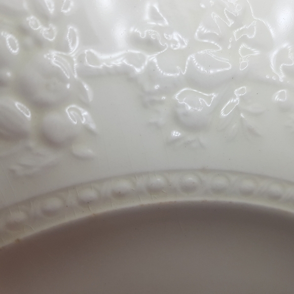 Vintage Wedgwood Wellesley Tintern pattern 11" dinner plate. - Picture 6 of 8